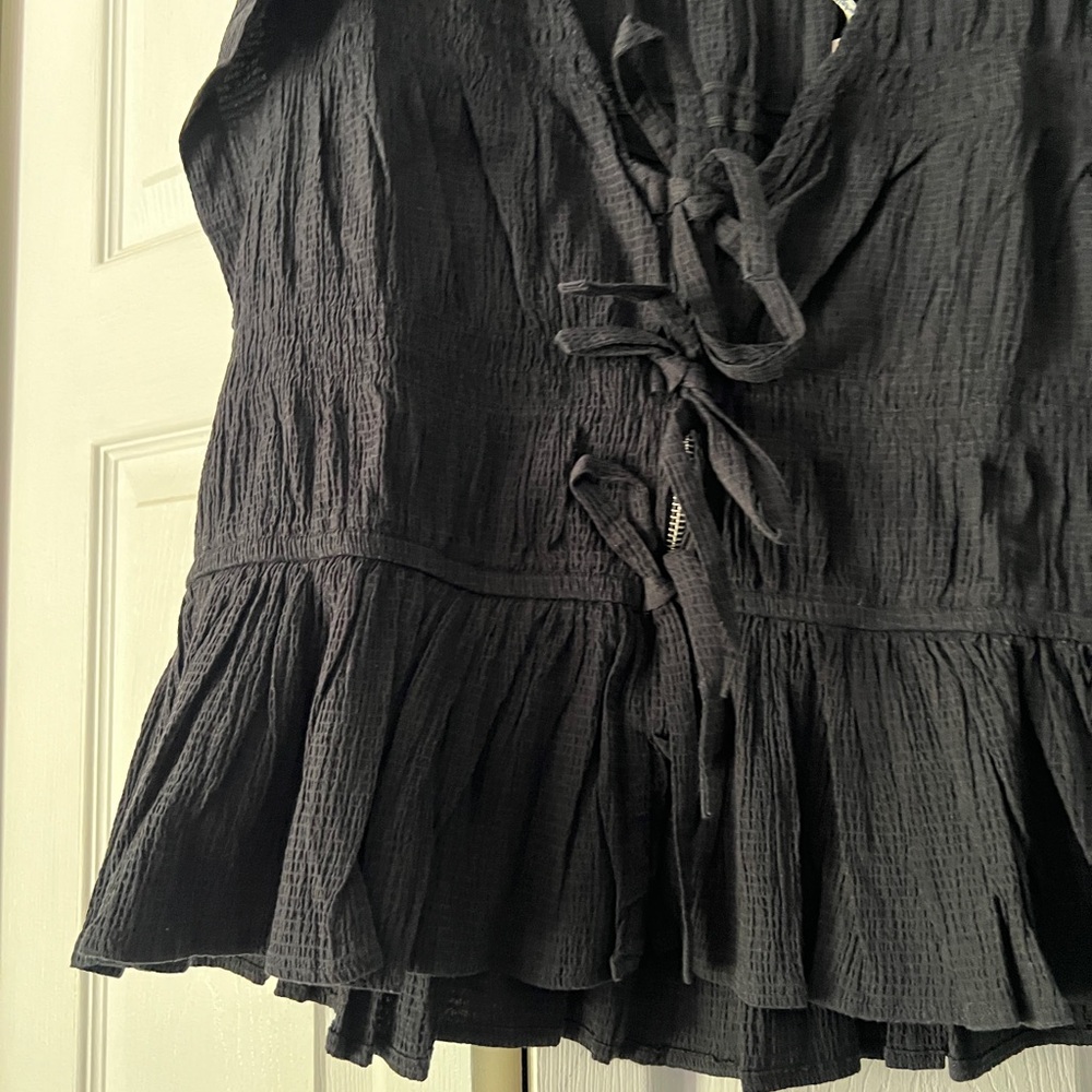 Chic Black Tie-Front Blouse - Picture 8 of 12